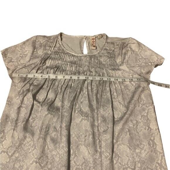 Dolan Left Coast Anthropologie Blouse Top Snake Print Pilar Pleated Size Small - Picture 8 of 9